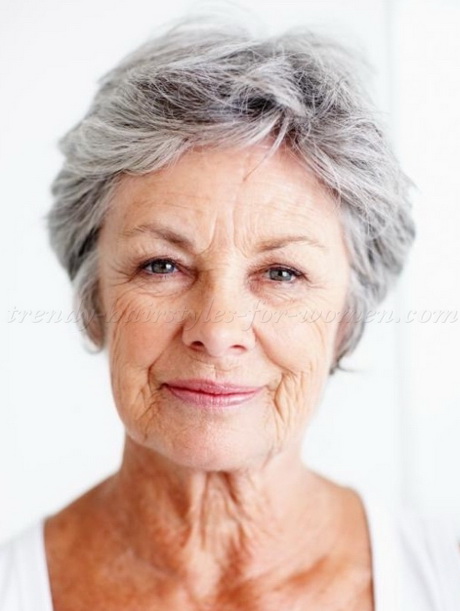 Korte kapsels voor vrouwen van 60 jaar