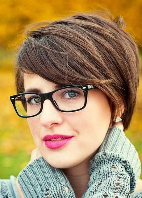 Korte kapsels 2017 dames met bril