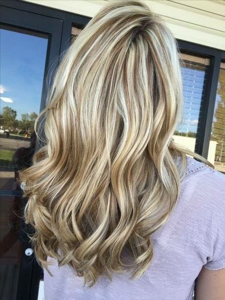 Bruine meches in blond haar