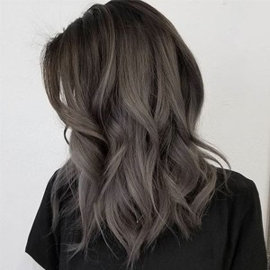 Zwart grijs haar