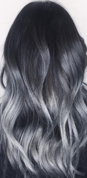 Zwart haar met grijze highlights
