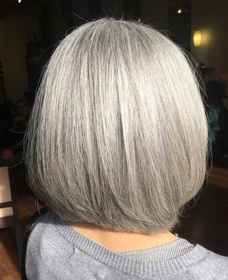 Half lang grijs haar
