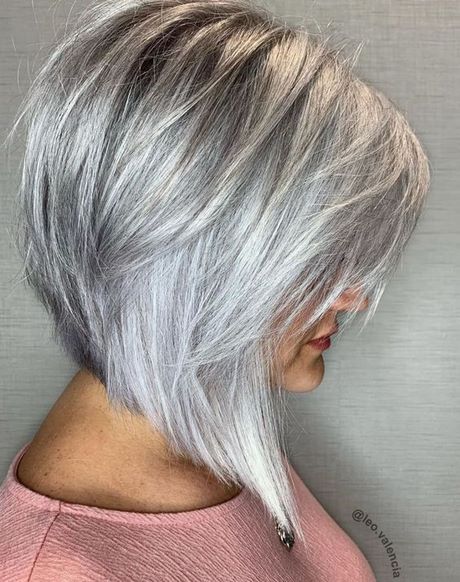 Half lang grijs haar