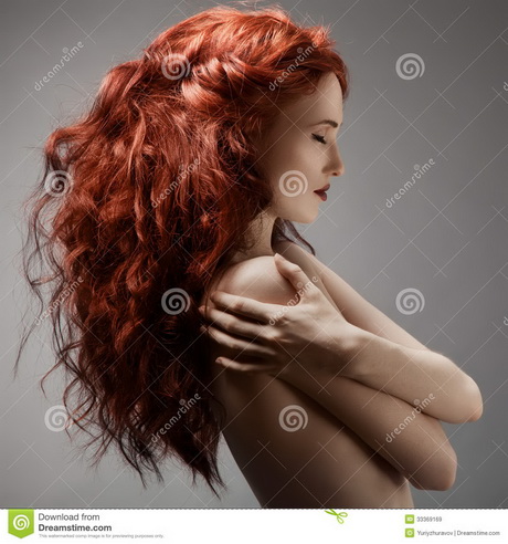 Kapsels met rood geverfd haar