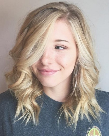 Halflang blond haar 2018
