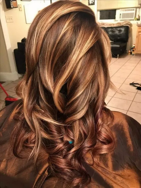 Caramel highlights in bruin haar