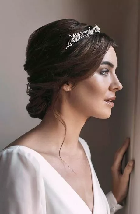 Bruidskapsels kort haar met tiara