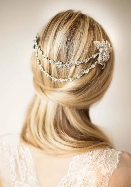 Bruidskapsels kort haar met tiara