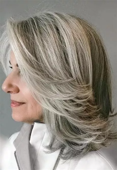 Kort grijs haar met highlights